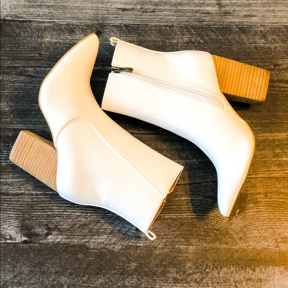 LAST PAIR 6.5 ccocci Tory booties in white croc - Picture 3 of 9